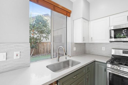 113 Estrada Dr, Mountain View CA  94043-5266 exterior