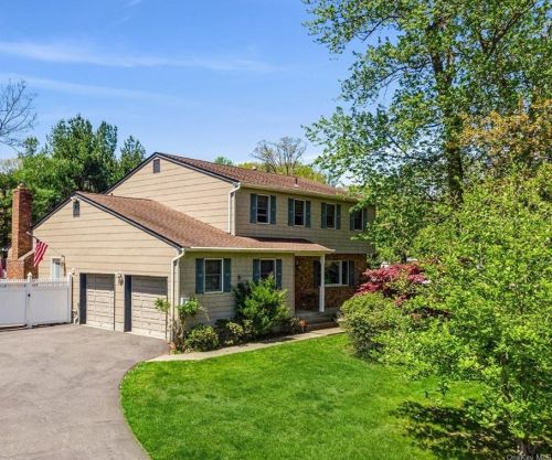 6 Greensward Dr, Valley Cottage, NY 10989-1432