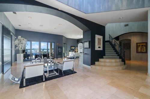 4828 Peninsula Dr, Daytona Beach FL 32127-7203 exterior