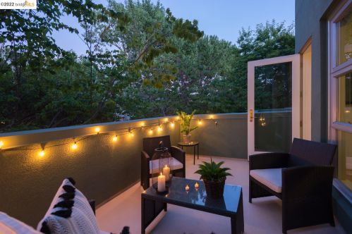 115 Glashaus Loop, Oakland CA 94608-1298 exterior