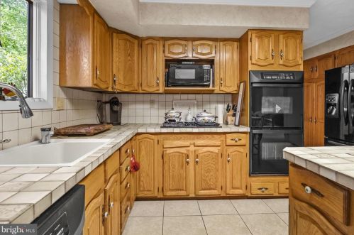 402 Ramsey Rd, Yardley PA 19067-4642 exterior