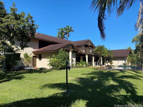 19431 Oakmont Dr, Hialeah, FL 33015-2007