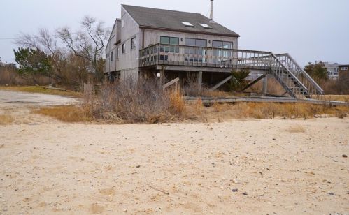 352 Dune Rd, West Hampton Beach NY  11978-2900 exterior