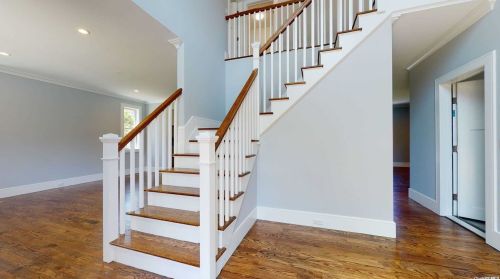494 Montauk Hwy, East Quogue, NY 11942-3937