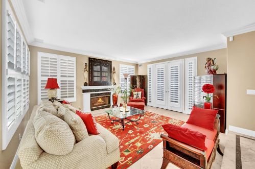 304 Goldenwest St, Huntington Beach CA 92648-2600 exterior