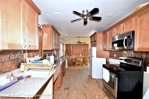 258 Teakwood Dr, Berkeley Township NJ  08721-3122 exterior