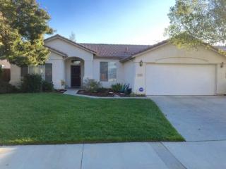 1041 Willow Dr, Hanford, CA 93230-8505