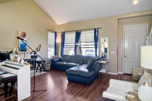 2011 Harmony Way, Vista, CA 92081-7020