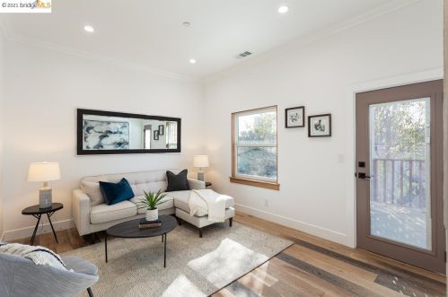 721 44th St, Oakland CA 94608-3404 exterior