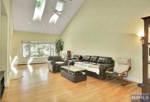204 Beech Ct, Norwood, NJ 07648-2006