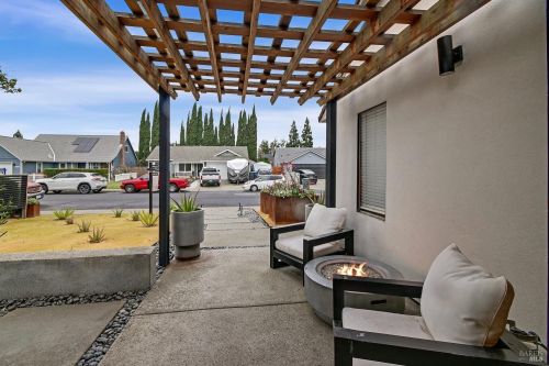 403 Temple Dr, Vacaville CA  95687-5146 exterior