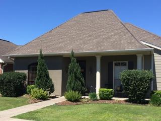 101 Mill Pond Dr, Youngsville LA  70592-5678 exterior