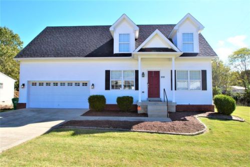 8515 Roseborough Rd, Louisville, KY 40228-2144