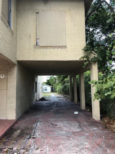809 6th St, West Palm Beach, FL 33401-3821