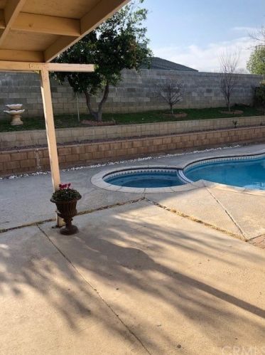 718 Idyllwild Ave, Rialto CA  92376-4816 exterior