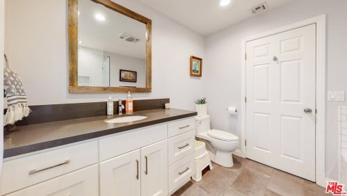 4504 Lennox Ave, Van Nuys CA 91405-4747 exterior