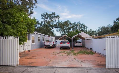 3166 102nd St, Miami, FL 33147-1565
