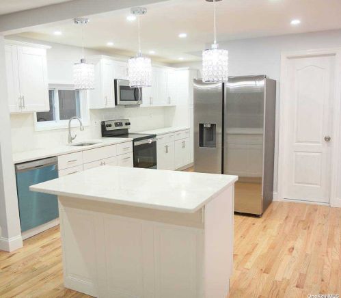 147 Waterside Ave, Northport, NY 11768-2154