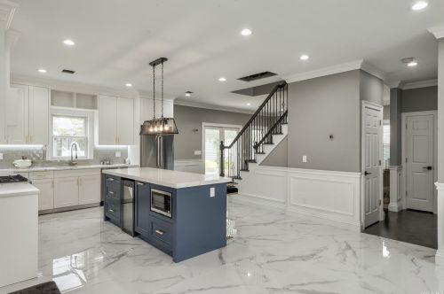 15 Mead Ln, Westbury NY  11590-6303 exterior