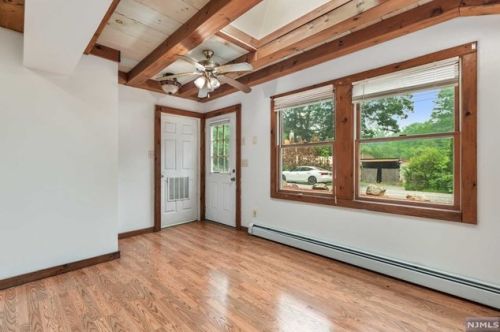 51 Pinecrest Trl, West Milford NJ  07480-1700 exterior