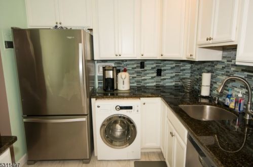 17 Elmwood Ter, Elmwood Park NJ  07407-1729 exterior