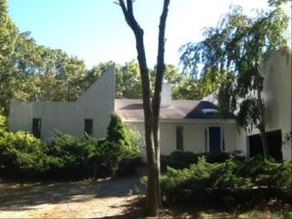 189 Fairview Ave, Hither Plains NY  11954-5250 exterior