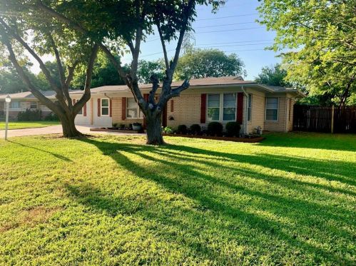 6823 Briley Dr, Fort Worth, TX 76180-8167