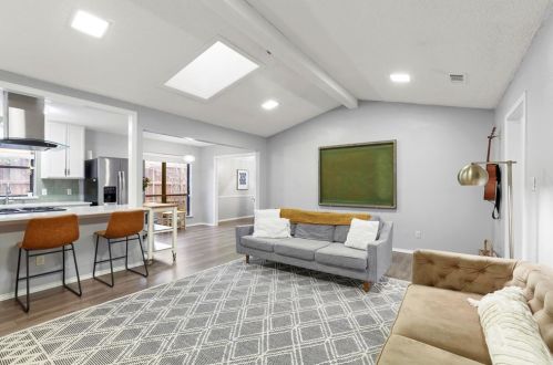 1502 Meadow Glen St, Richardson TX  75081-2541 exterior