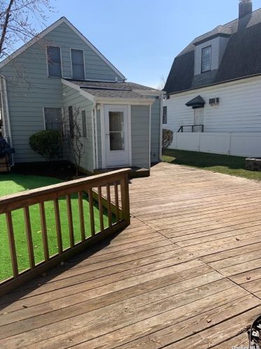 49 3rd Ave, East Rockaway NY  11518-1914 exterior