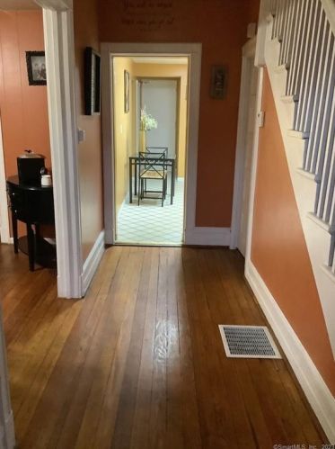 450 East Ave, Bridgeport CT  06610-2906 exterior