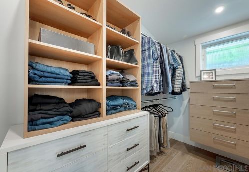 3077 Ducommun Ave, San Diego CA 92122-2221 exterior