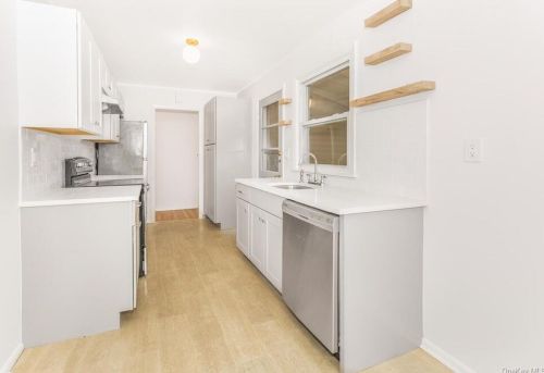 40 Glen Ave, Rye Brook NY  10573-2636 exterior