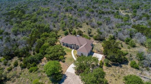 330 Juniper Trl, Lakeside Heights, TX 78639-4121