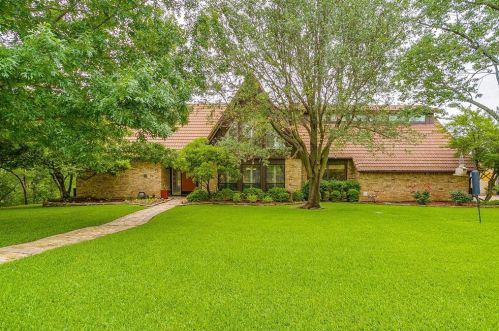 10120 Paint Pony Trl, Fort Worth, TX 76108-4319