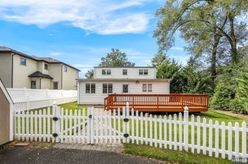 156 County Rd, Demarest NJ  07627-2430 exterior