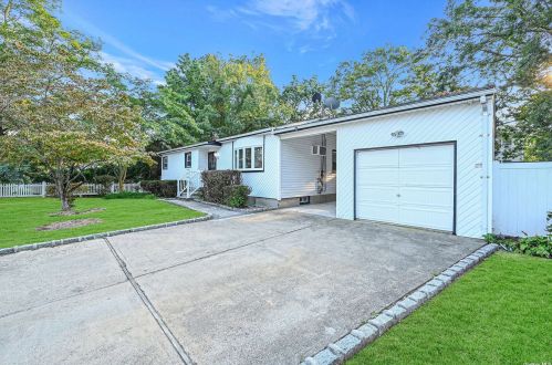 108 25th St, Wheatley Heights, NY 11798-2003