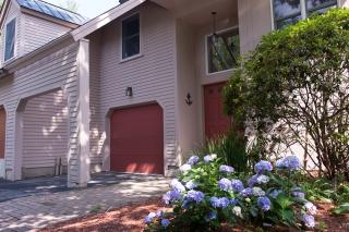 17 Goldfinch Ln, Nashua NH  03062-2243 exterior