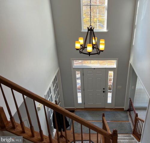 18122 Camdenhurst Dr, Gainesville, VA 20155-6240