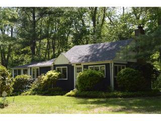 57 River Rd, Clinton, CT 06413-1049