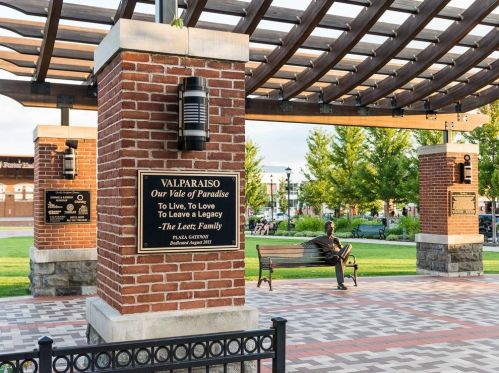 560 Woodlawn Dr, Valpo IN  46385-3347 exterior