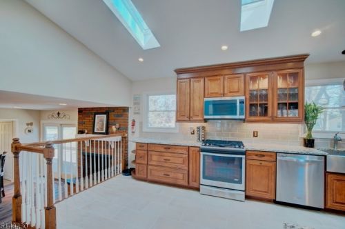 1 Pinewood Ct, Flemington NJ 08822-4909 exterior