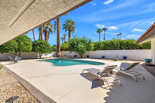 48890 Eisenhower Dr, La Quinta CA  92253-6223 exterior