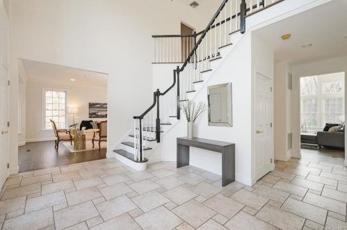 15 Stonewall Cir, White Plains, NY 10607-1803