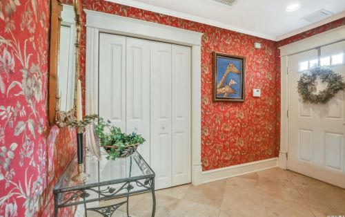 54 Admirals Dr, Bayshore, NY 11706-8100