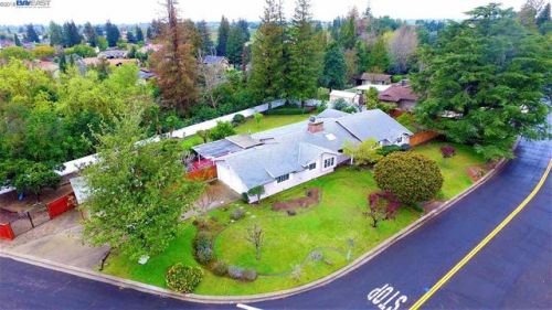 2104 Park Ridge Dr, Riverbank, CA 95367-9653