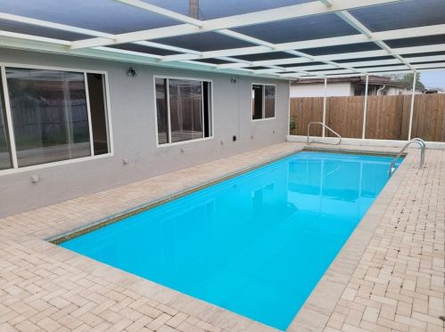 3418 Columbus Dr, Tarpon Springs, FL 34691-1026
