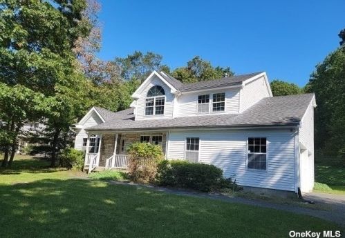 111 Crystal Brook Hollow Rd, Mount Sinai, NY 11766-1429