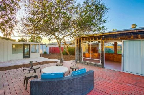 5027 Glasgow Dr, San Diego CA 92117-1037 exterior