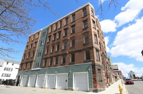 257 Pleasant St, Worcester MA  01609-4008 exterior