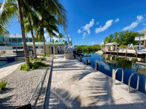 146 Ocean Shores Dr, Key Largo FL  33037-4223 exterior